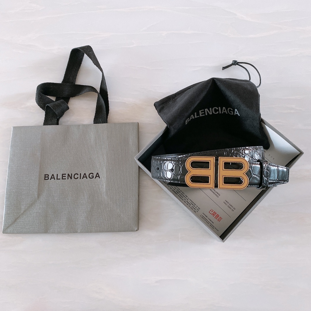 db9bf2_67d187e41436456d963c74a059b158edmv2.jpg Balenciaga Belt - Image 1