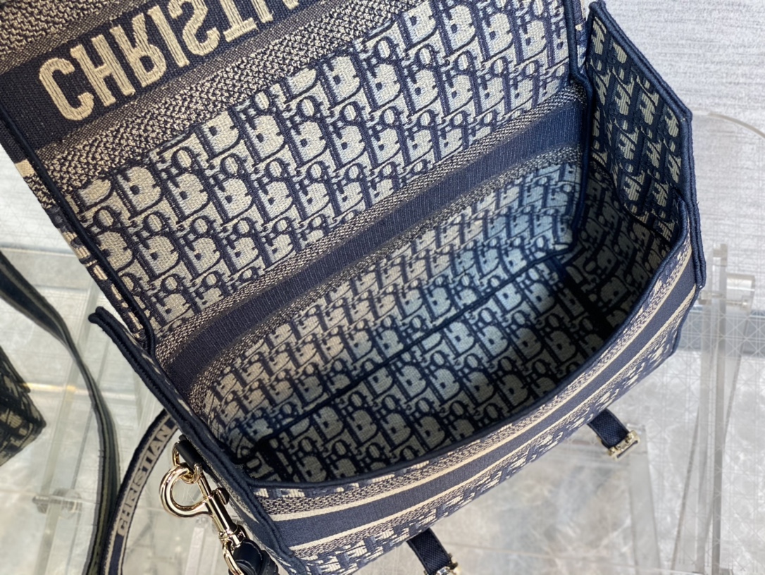 Dior Medium Messenger Bag - Image 6