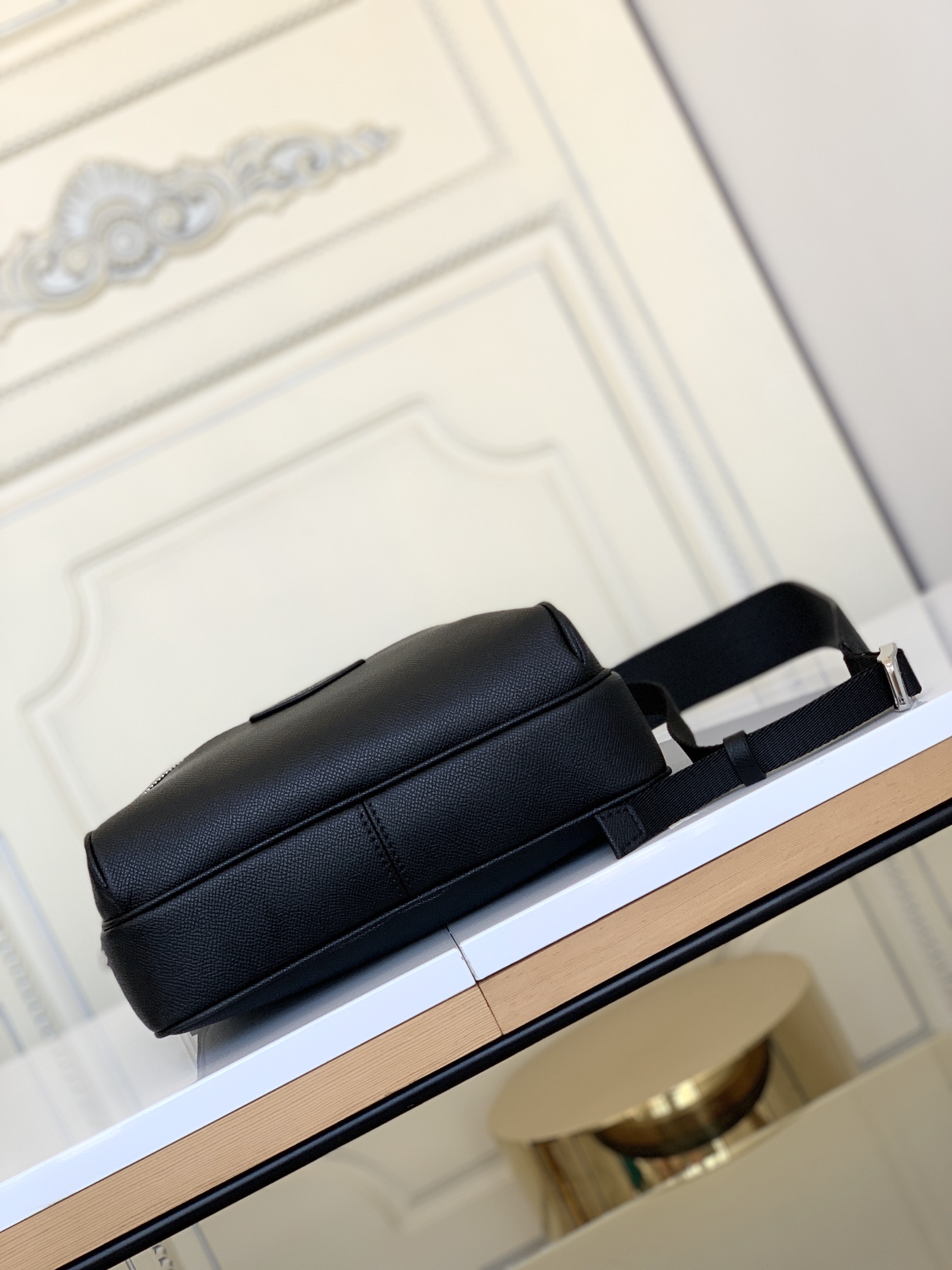 Louis Vuitton Outdoor Small Messenger Bag - Image 5