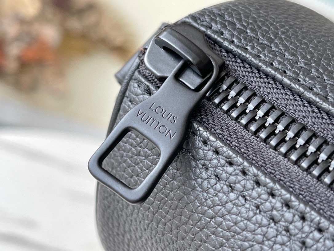 Louis Vuitton Keepall XS Travel Bag in Black - Image 8