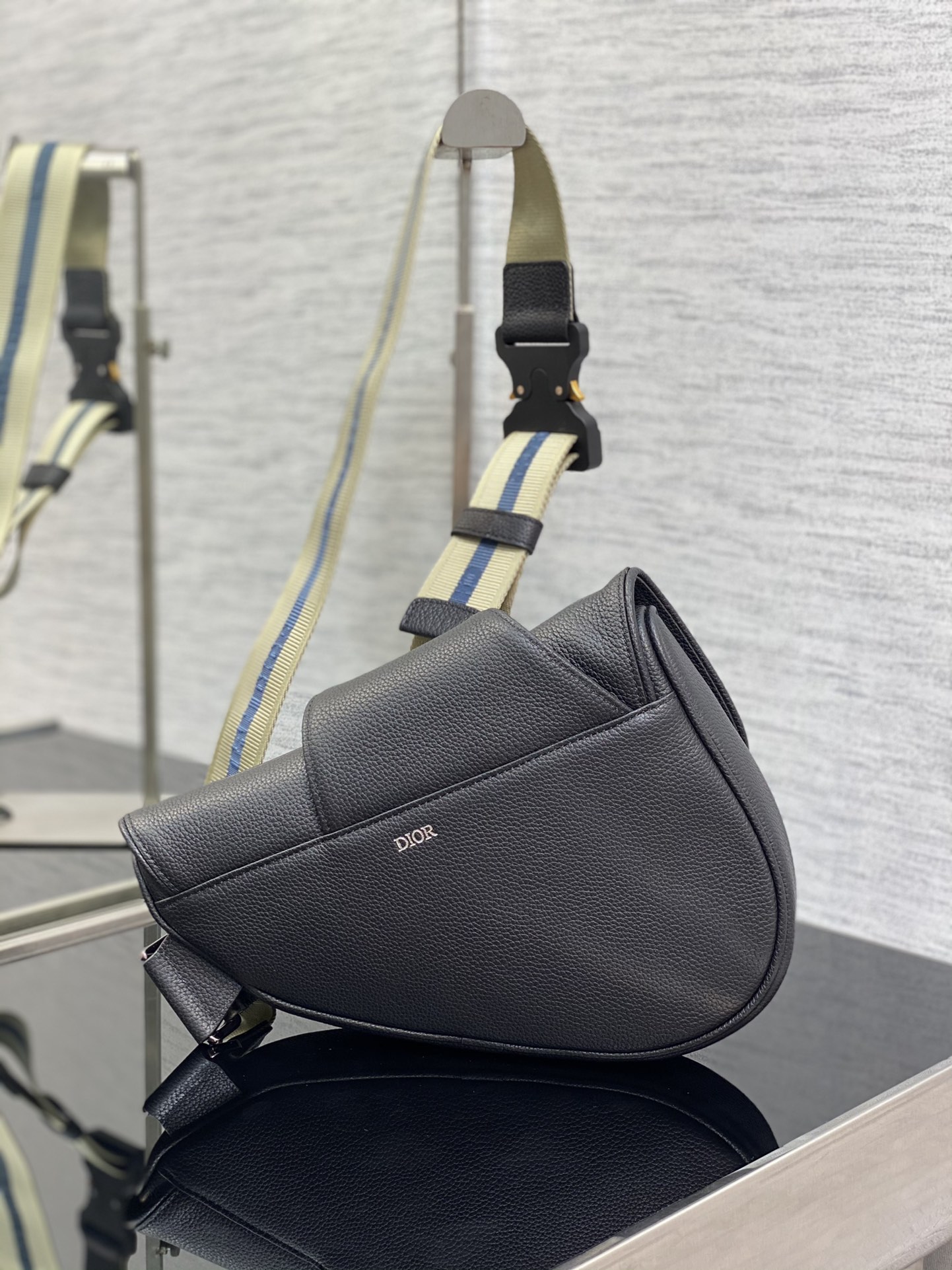 Dior Saddle Bag in Black - Image 3