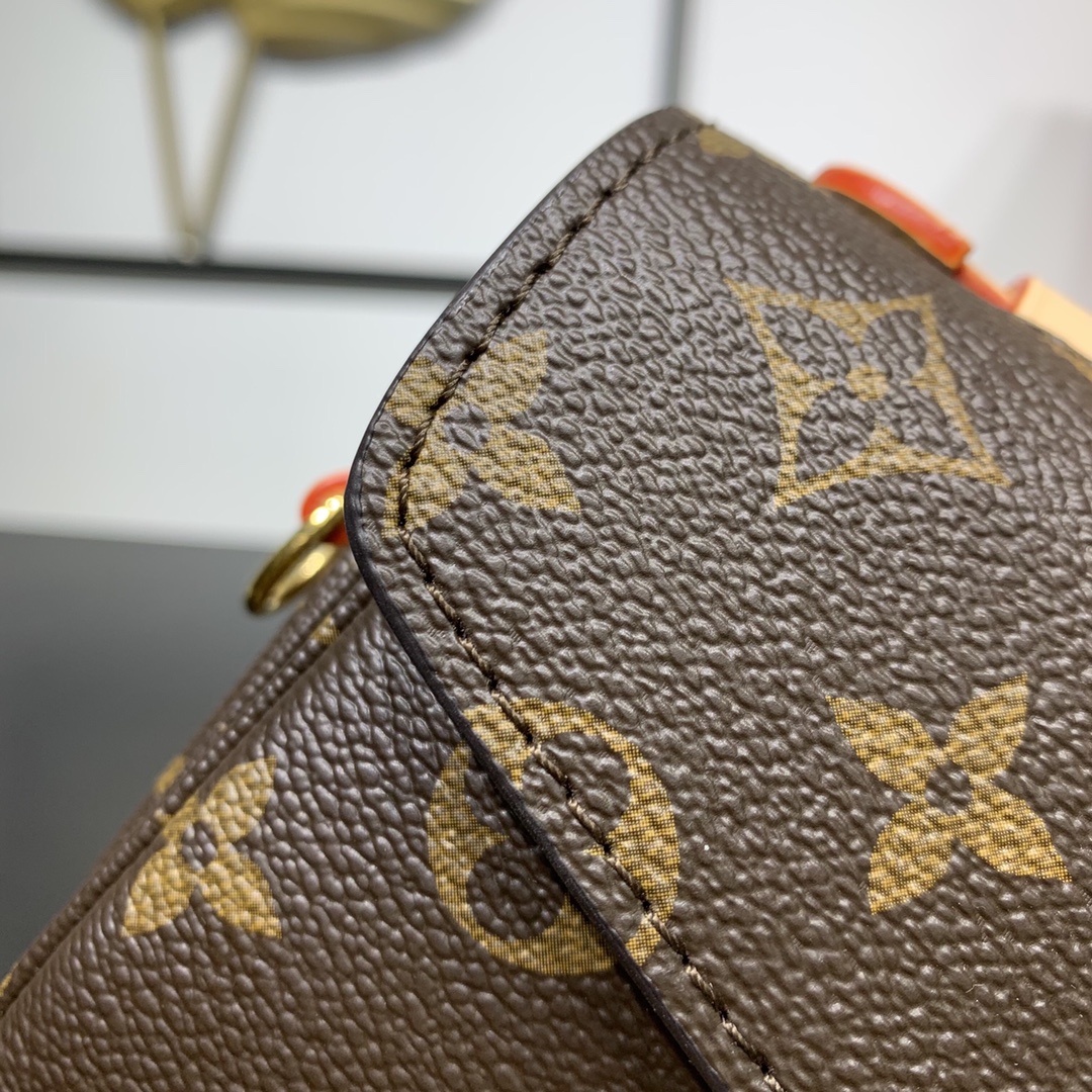 Louis Vuitton Pochette Metis East West Bag in Monogram Canvas - Image 3