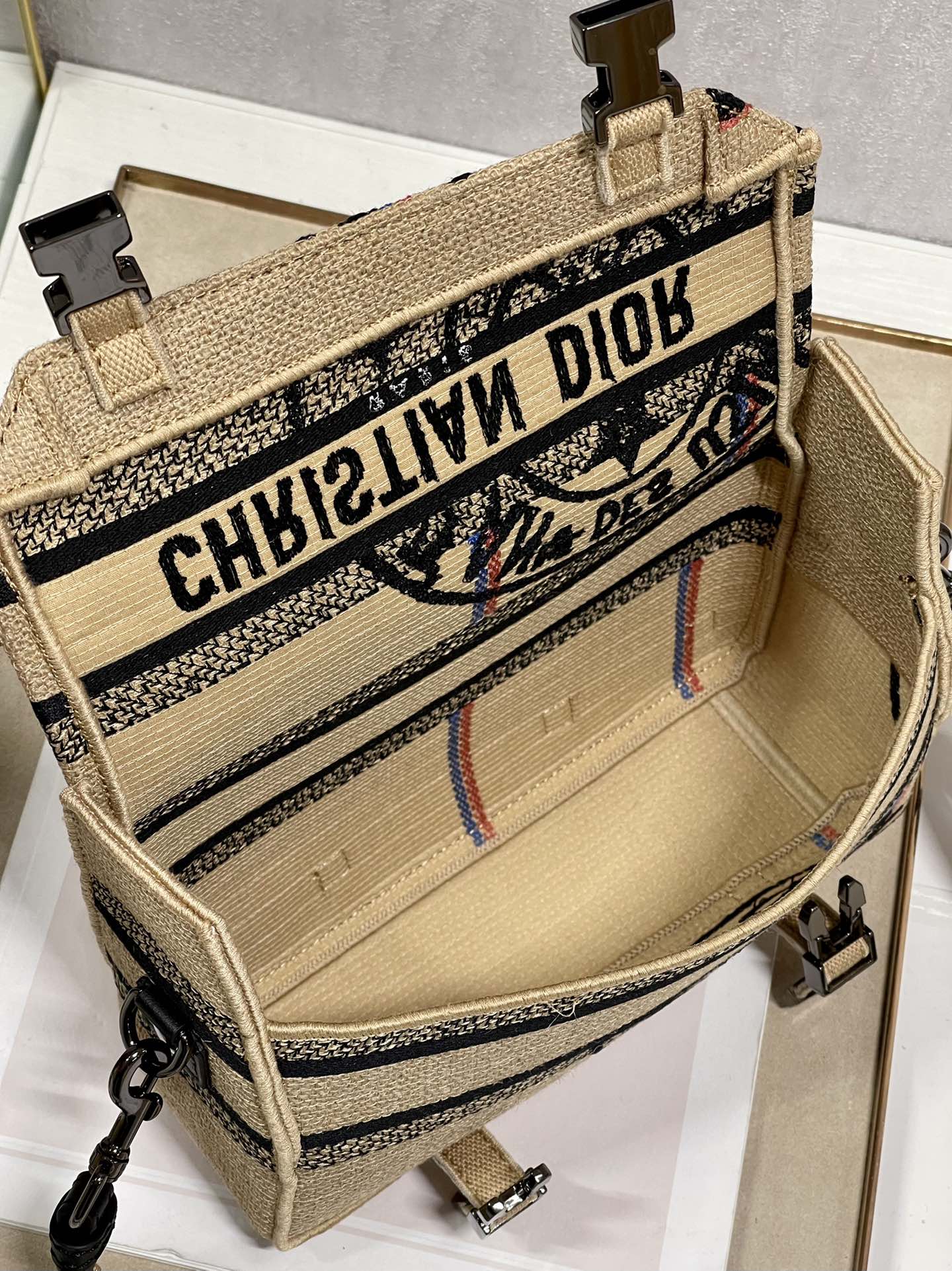 Dior Messenger Bag in Linen - Image 6