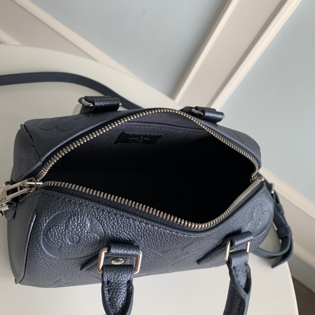 Louis Vuitton Blue Bandoulière 20 Bag - Image 10