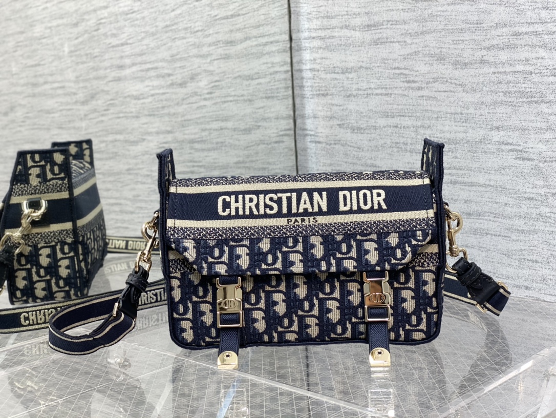 Dior Small Messenger Bag - Image 6