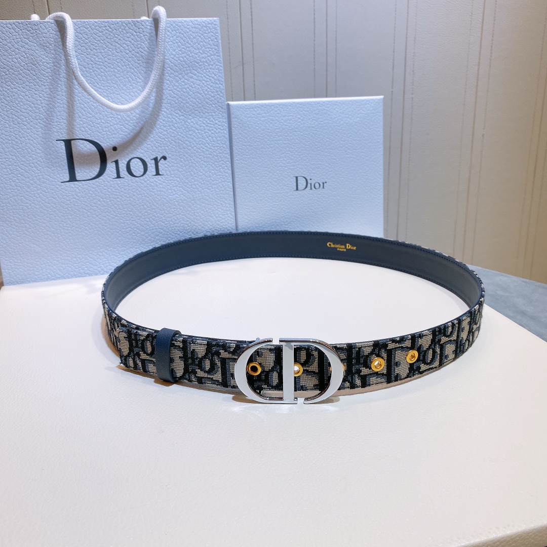 db9bf2_748b01b3d16a4d478496255170135acbmv2.jpg Dior Classic CD Buckle Presbyopia 30mm Belt - Image 1