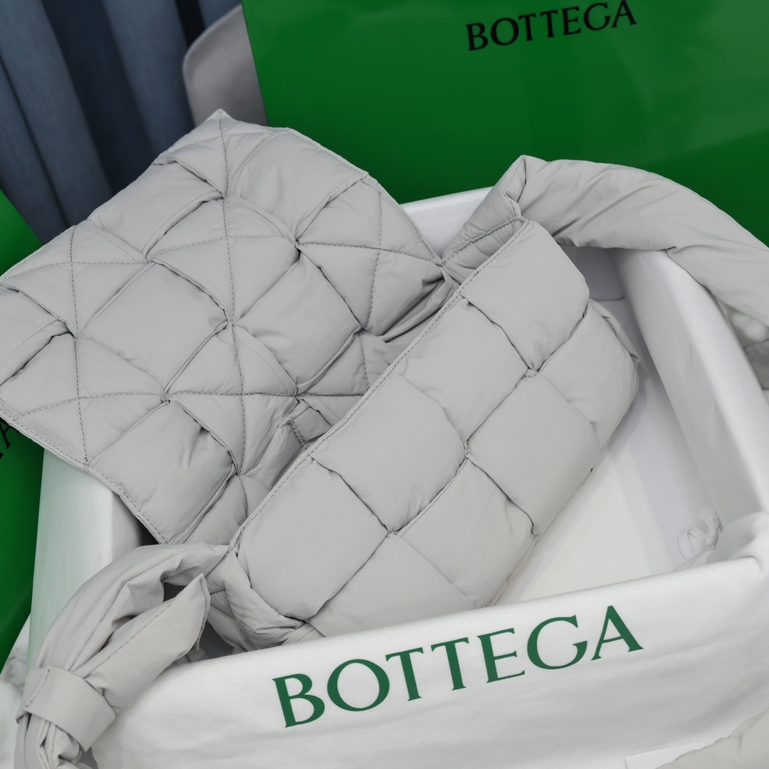 Bottega Veneta Padded Tech Cassette Bag in White - Image 5