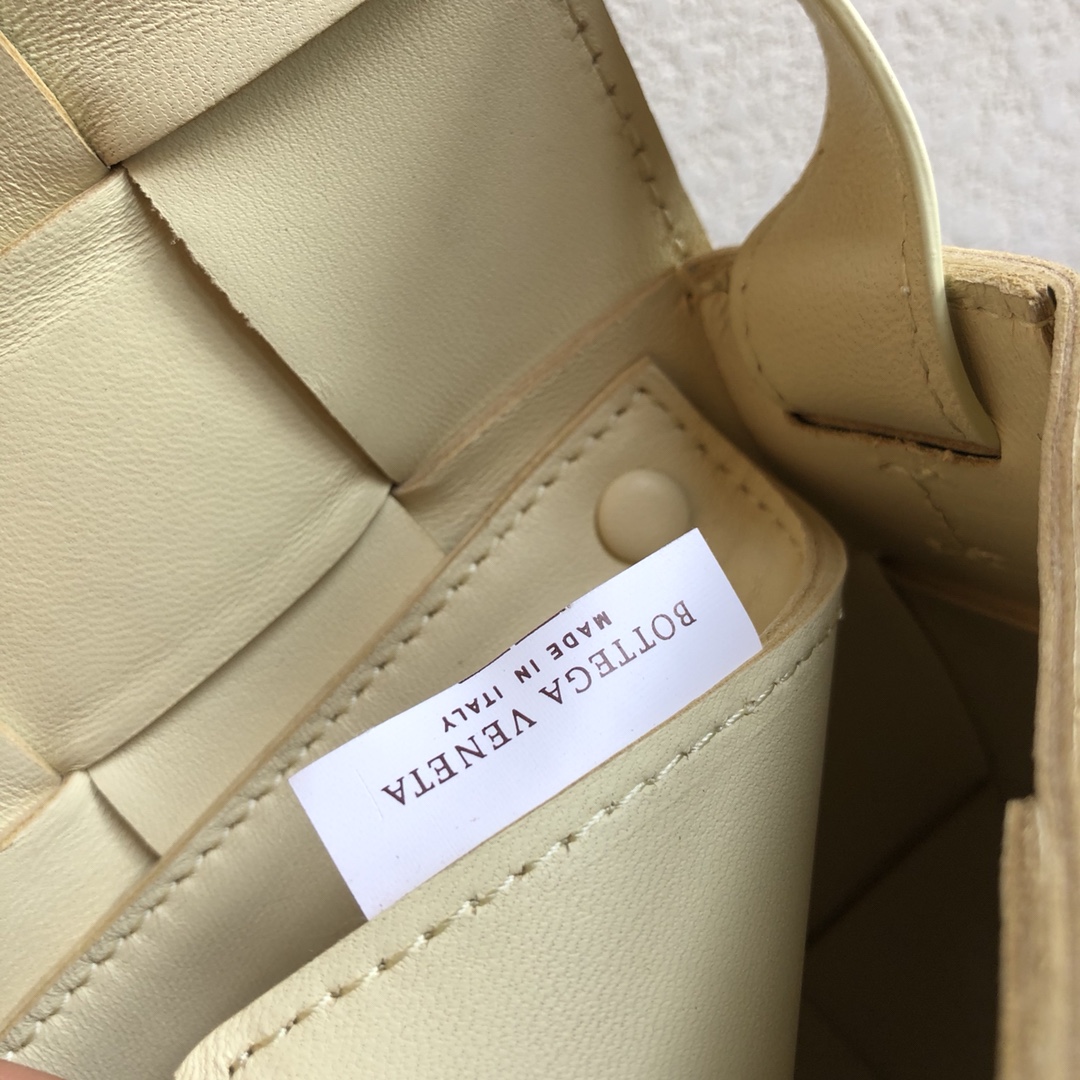 Bottega Veneta Woven Messenger Bag - Image 9