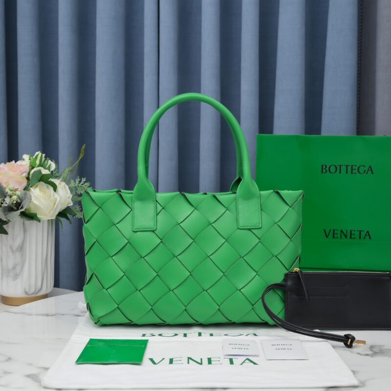 Bottega Veneta Maxi Woven Cabat Tote Bag in Green