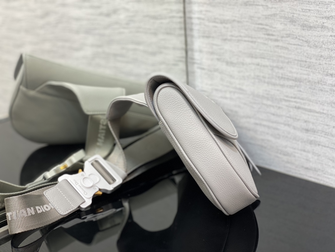Dior Classic Saddle Bag in Gray - Image 8