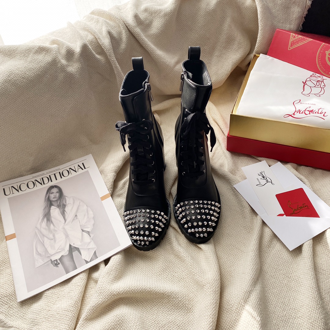 db9bf2_78763f03791f4552a455038971a498f3mv2.jpg Louboutin - Image 1