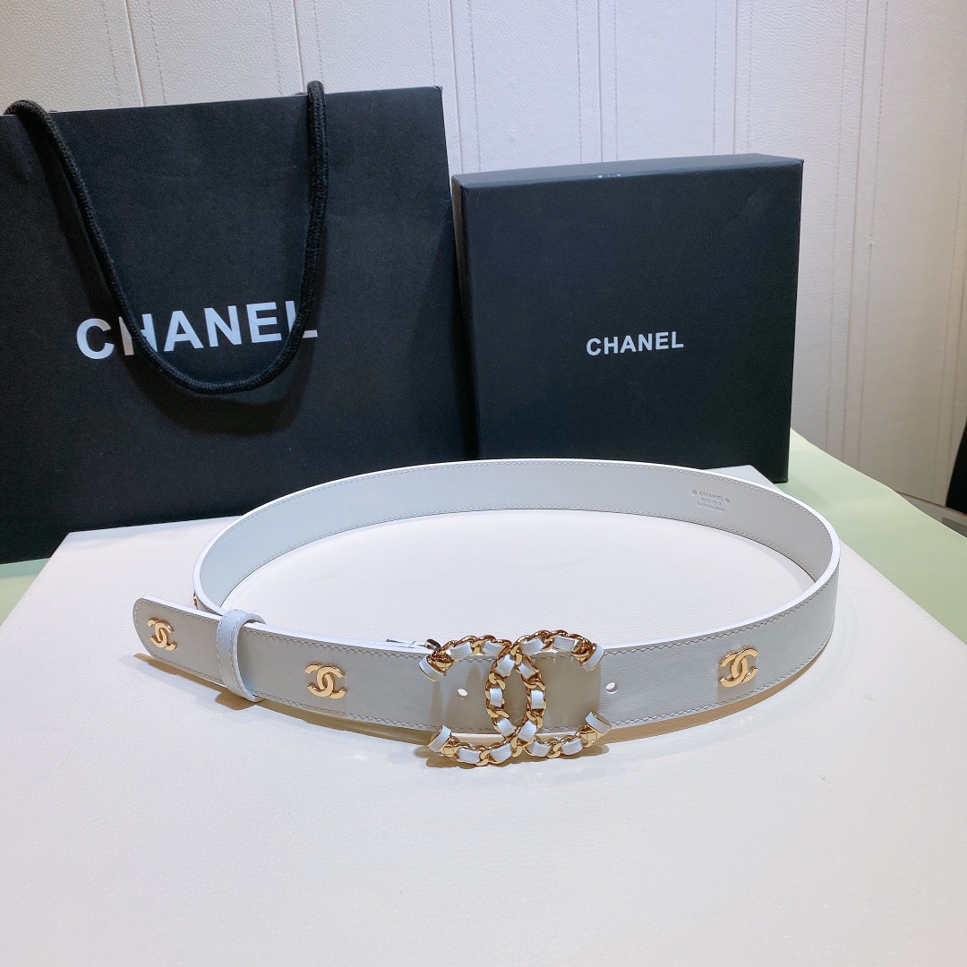 db9bf2_79052e9ff3e54e88a633549dd1425893mv2.jpg Chanel CC Chain Buckle Leather Belt - Image 1