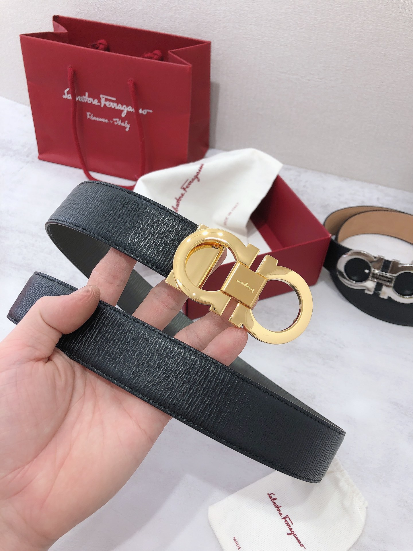 db9bf2_792ec0d38dd34740a6992902ac7af40fmv2.jpg Ferragamo Logo Buckle Double-sided Leather Belt - Image 1