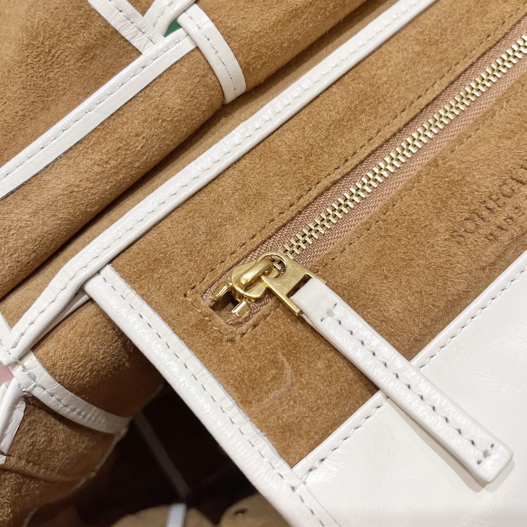 Bottega Veneta Bag - Image 9