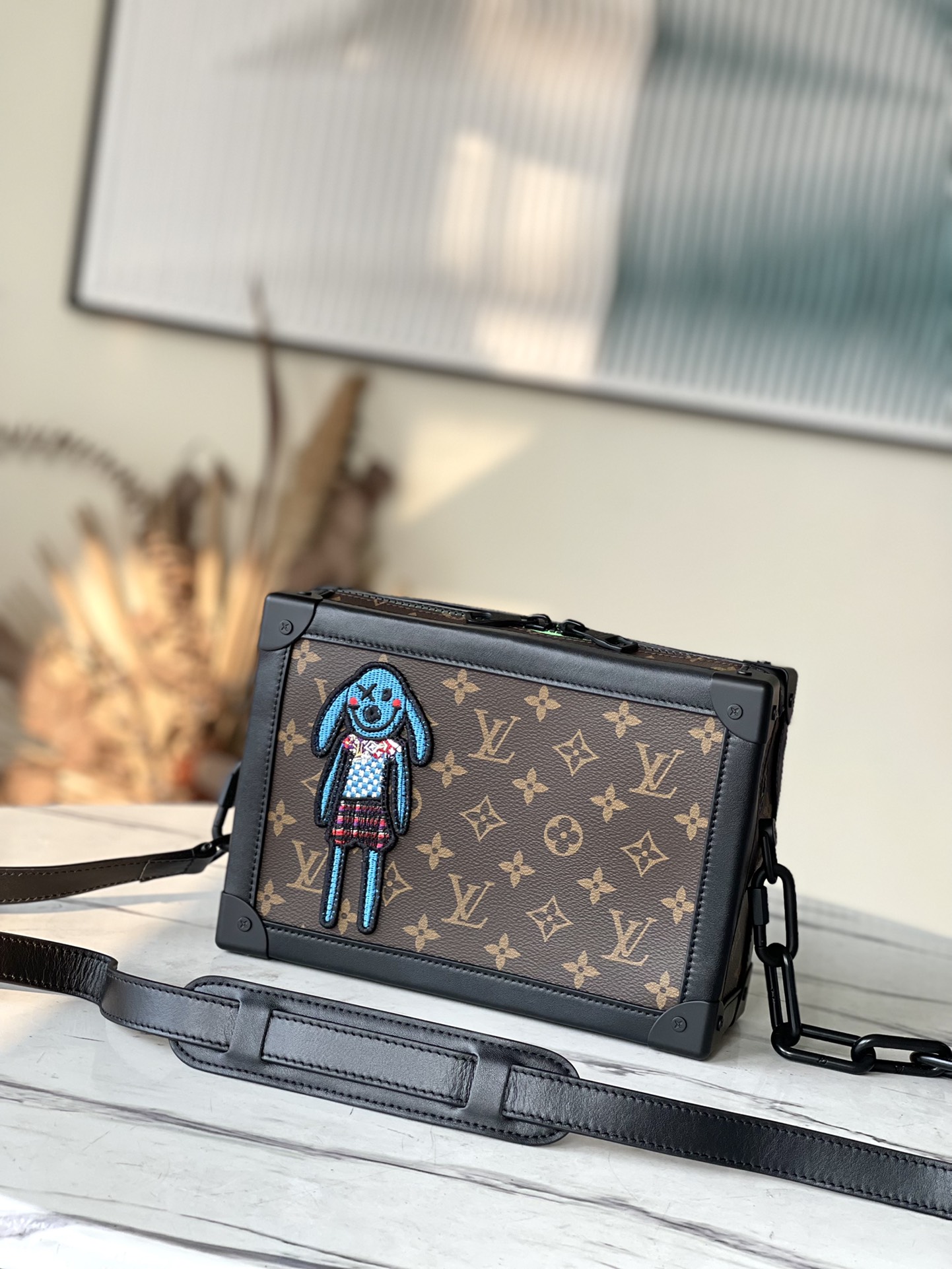 db9bf2_7ac245c48c99449d8d1e0c4e039500dcmv2.jpg Louis Vuitton Bag - Image 1