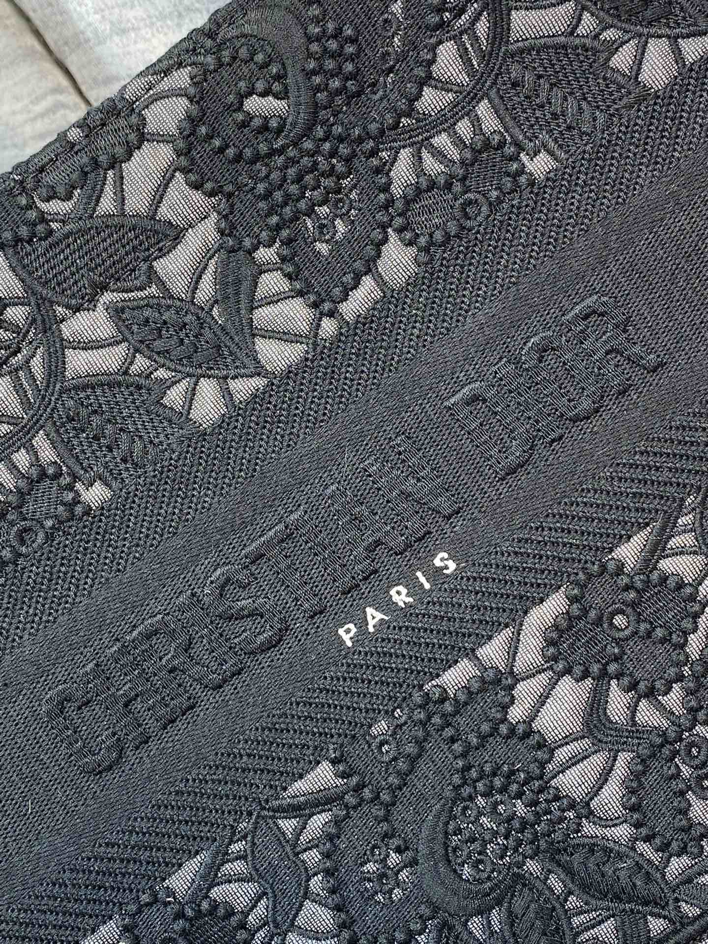 Dior Tote Bag in Black - Image 10