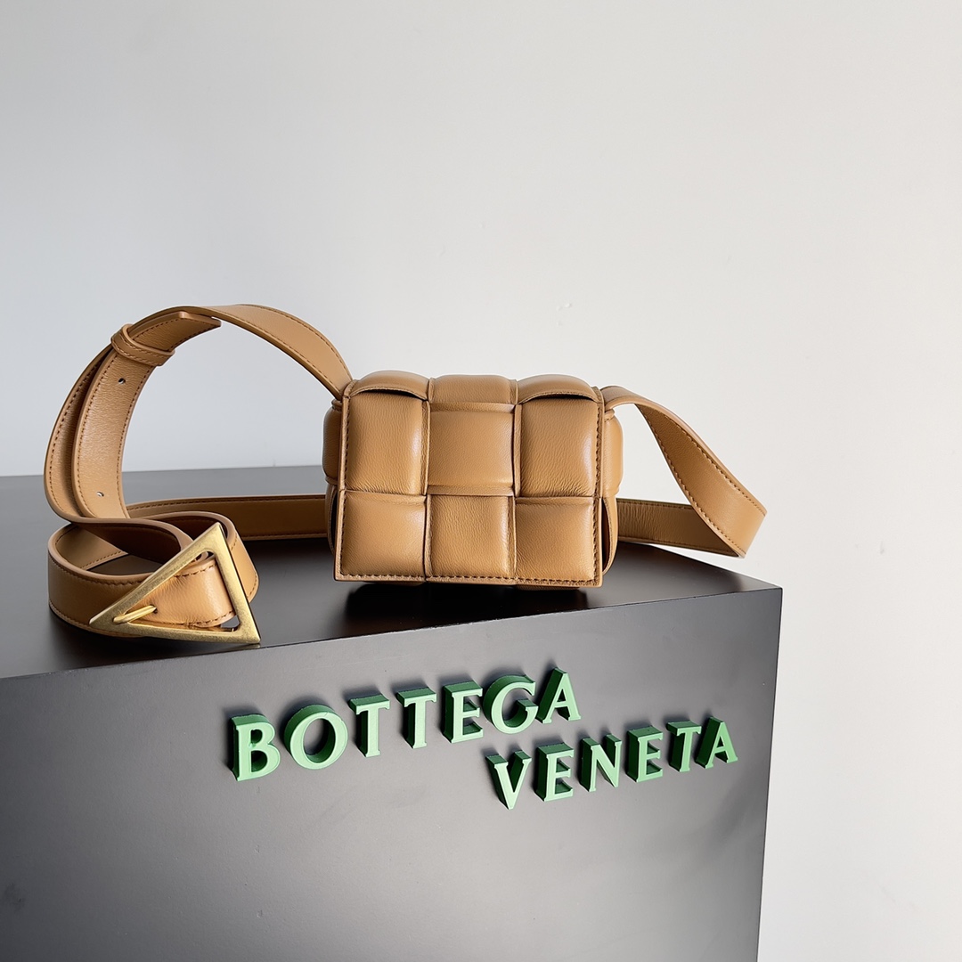 db9bf2_7d173003188b43d98f85ab7d4fc53b48mv2.jpg Bottega Veneta Shoes - Image 1