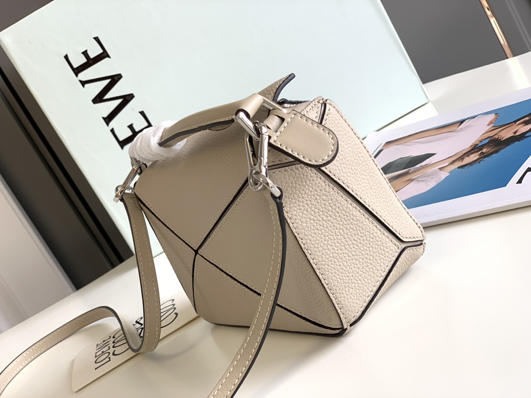 Loewe Bag - Image 4