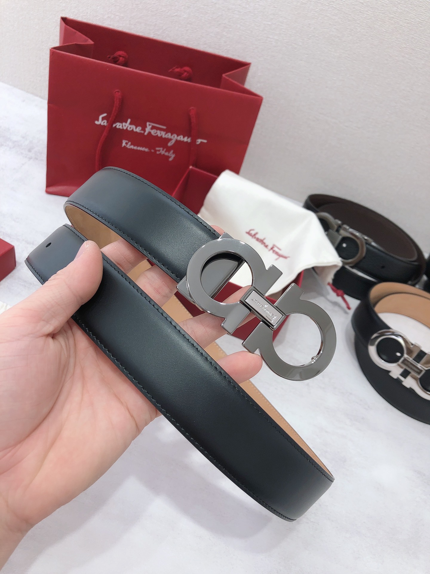 db9bf2_7f14a65c33054600941196cf768ccd44mv2.jpg Ferragamo Logo Buckle Double-sided Leather Belt - Image 1