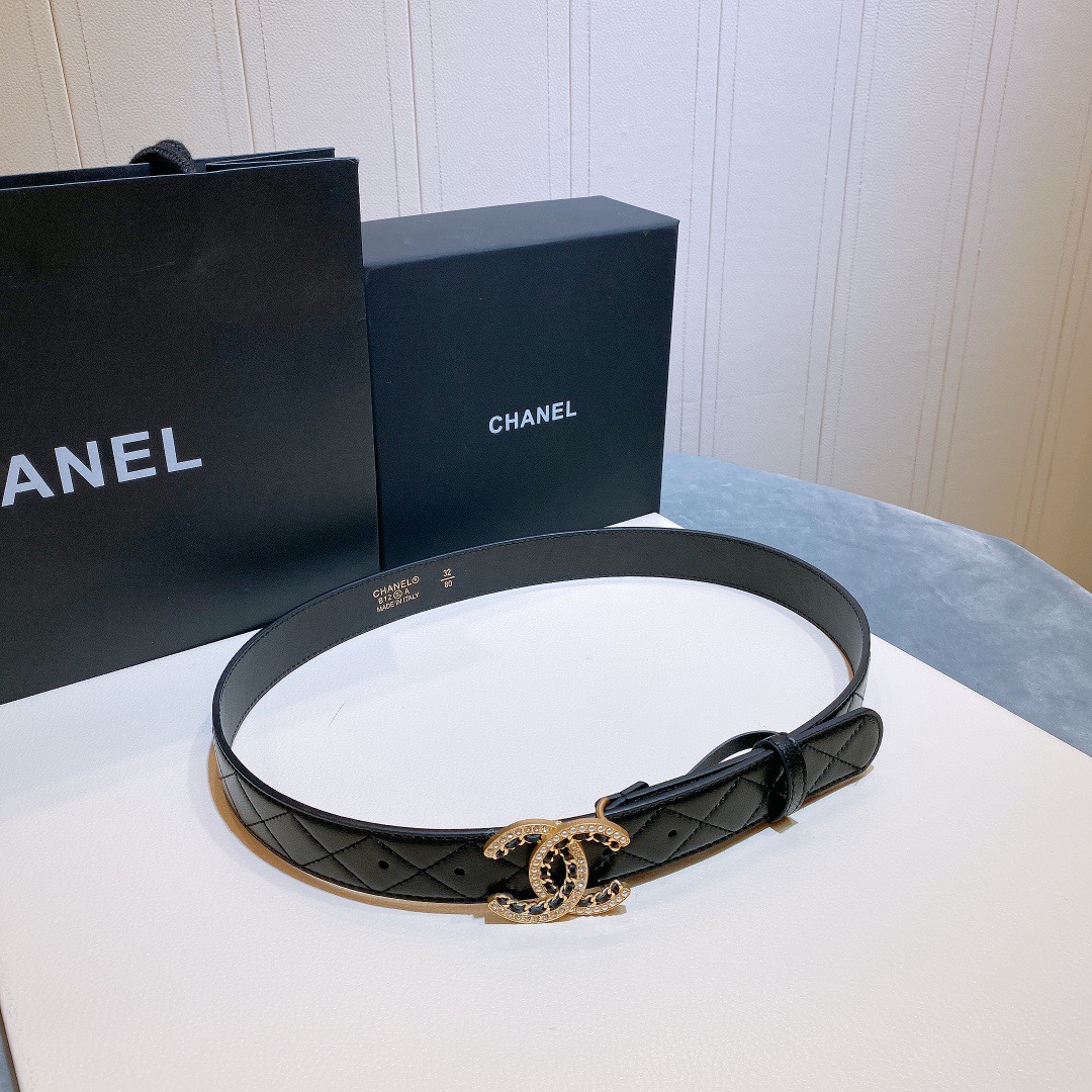 db9bf2_7fcde118d25247b7a1906ef7b1f8f0d5mv2.jpg Chanel CC Buckle Leather Belt - Image 1