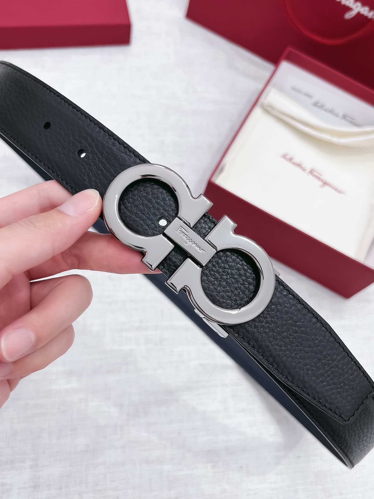 db9bf2_7ff66f57809b492db794e80fccd3642emv2.jpg Ferragamo Logo Buckle Leather Belt - Image 1