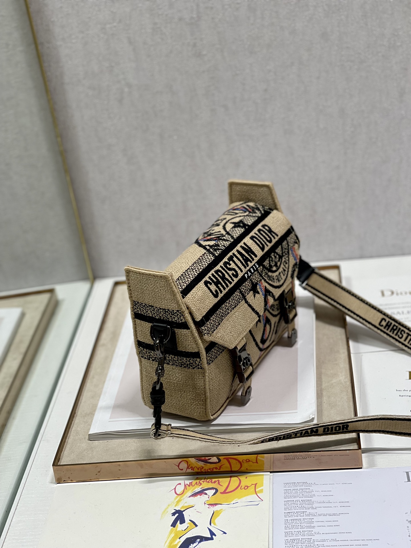 Dior Messenger Bag in Linen - Image 5