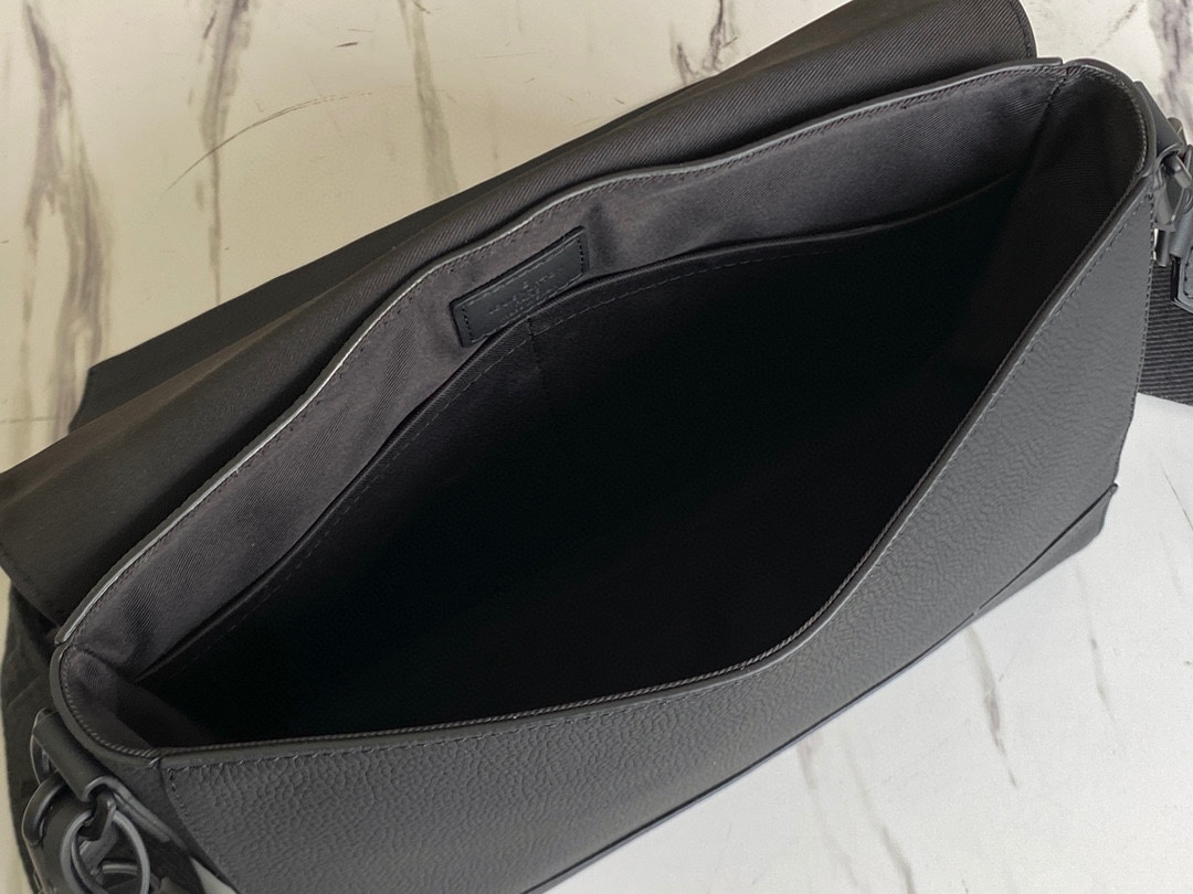 Louis Vuitton Aerogram Messenger Bag - Image 7