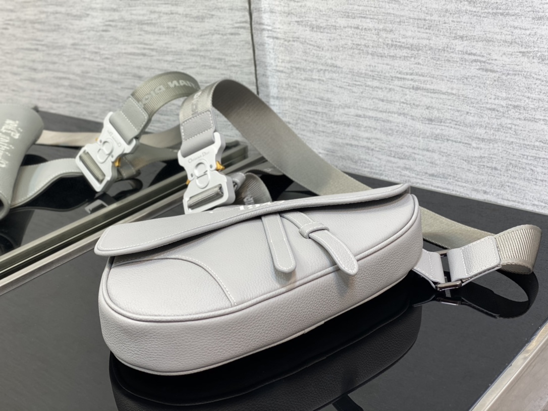 Dior Classic Saddle Bag in Gray - Image 5