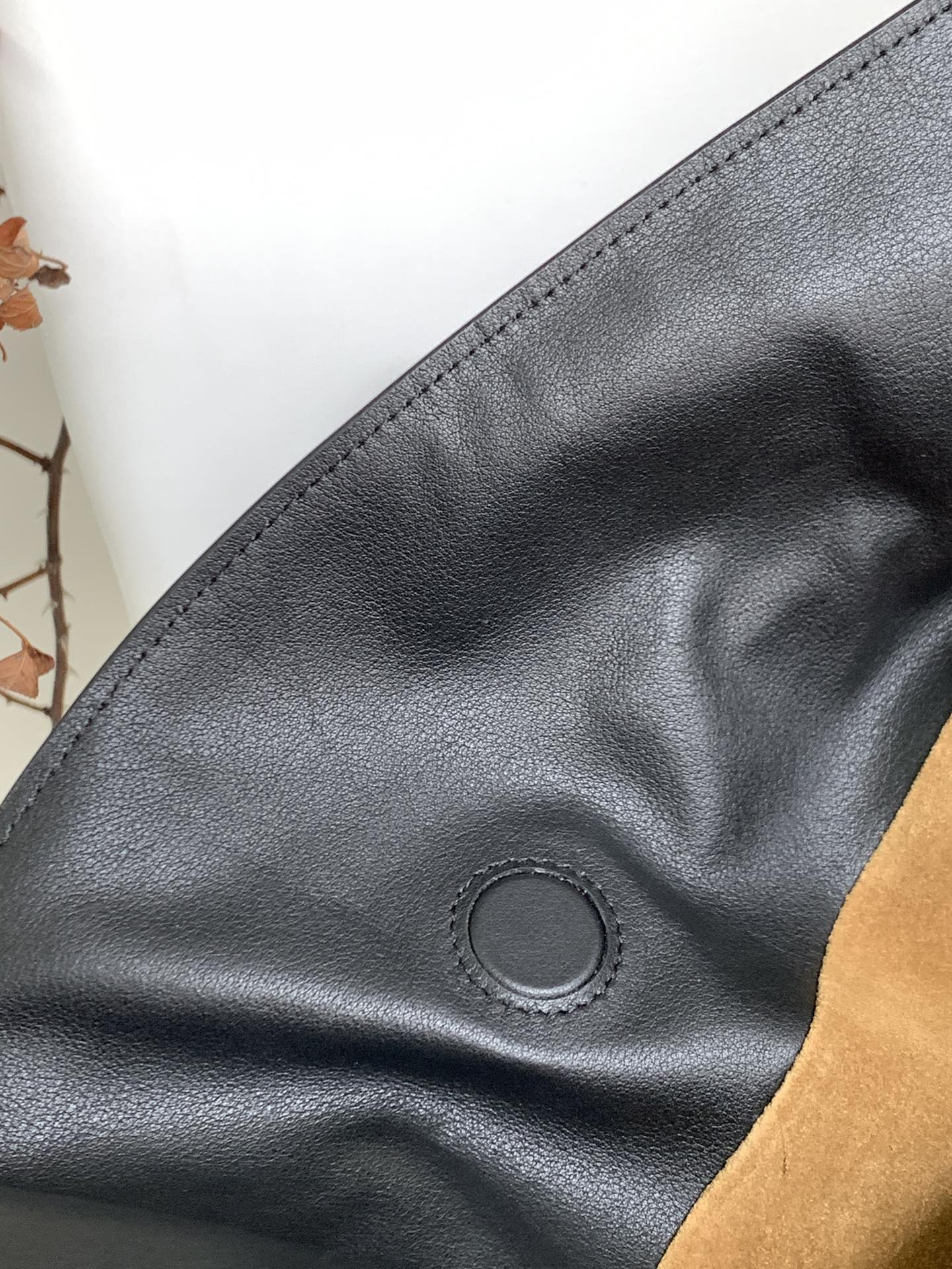 Loewe Large Flamenco Bag in Black Calfskin - Image 10