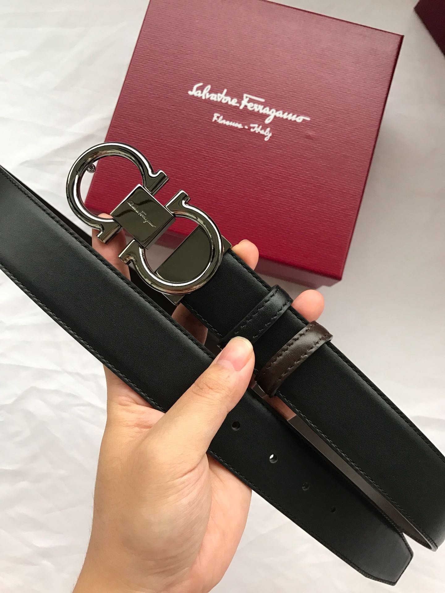 db9bf2_8391223fc5d54f0094aad5755b1ac6a5mv2.jpg Ferragamo Logo Buckle Leather Belt - Image 1