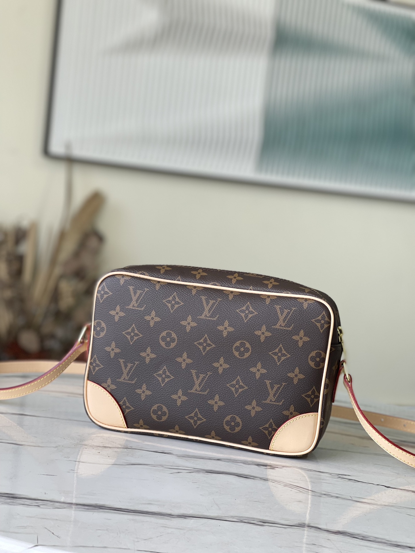 Louis Vuitton Medium Messenger Bag in Monogram Canvas - Image 3