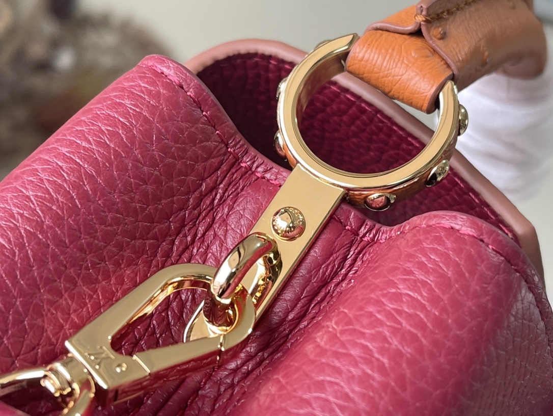 Louis Vuitton Capucines Mini Handbag in Ruby Red - Image 8