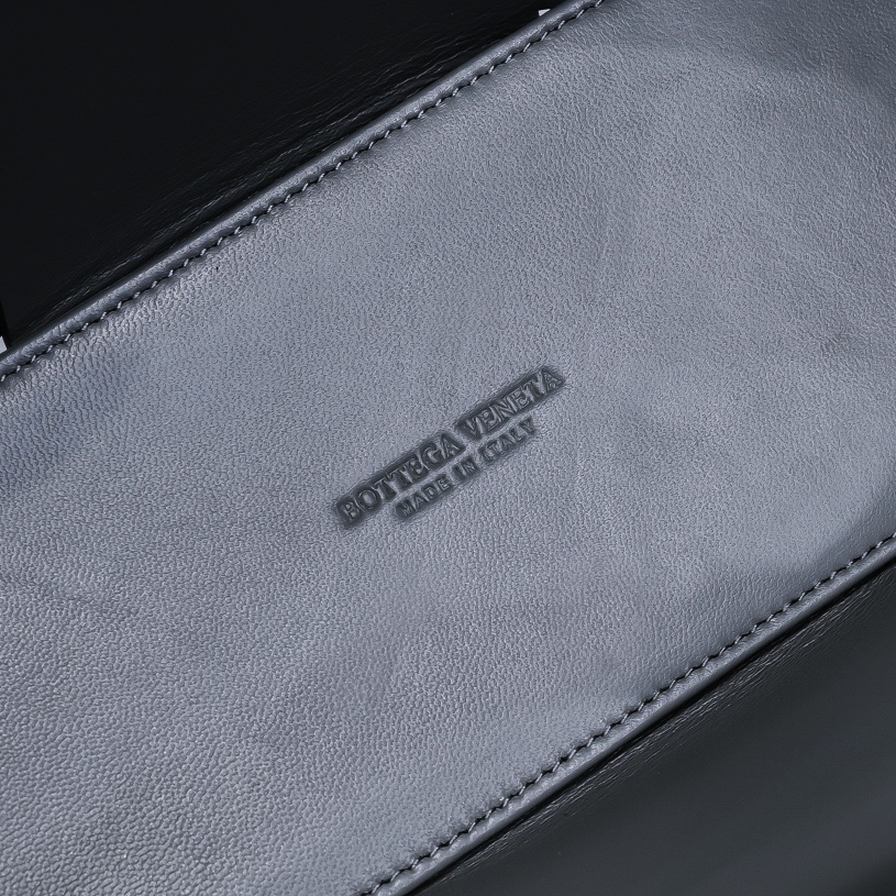 Bottega Veneta Arco Bag in Grey Lambskin - Image 9