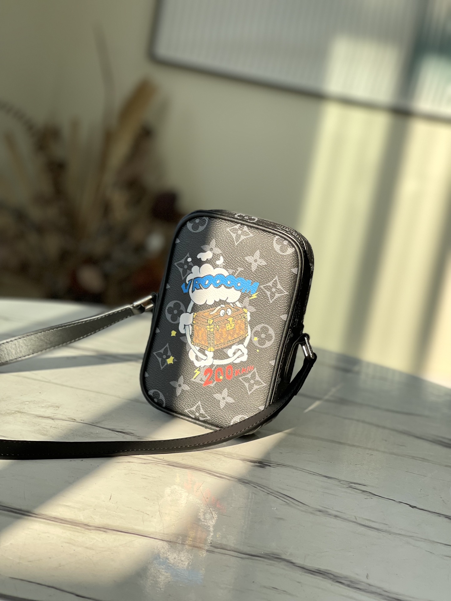 db9bf2_88d0dfe45d504e05ae5b260482e2c89fmv2.jpg Louis Vuitton Bag - Image 1