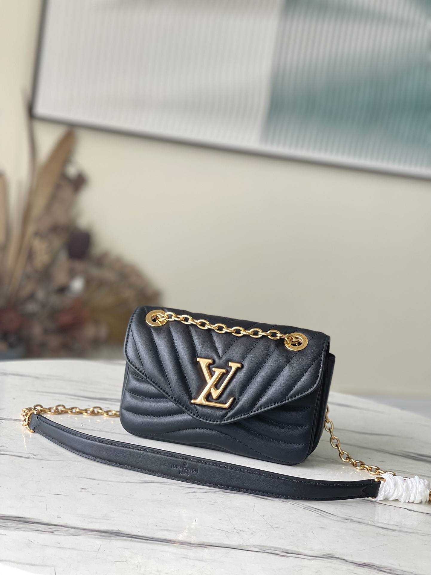 db9bf2_8a313868e1f94ce9a12dd533baf89c6dmv2.jpg Louis Vuitton Bag - Image 1