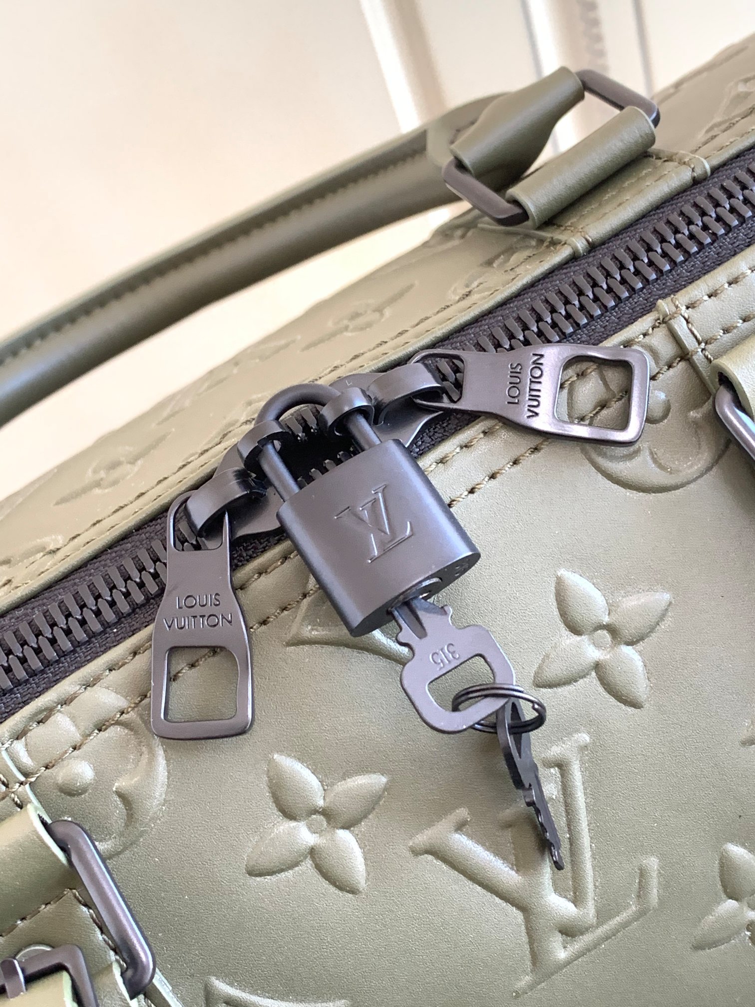 Louis Vuitton Keepall Bandoulière Travel Bag - Image 7