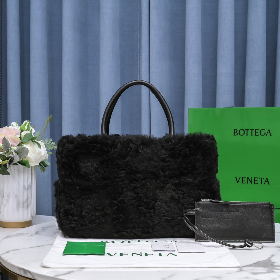 Bottega Veneta Black Fluffy Arco Tote Bag - Image 3