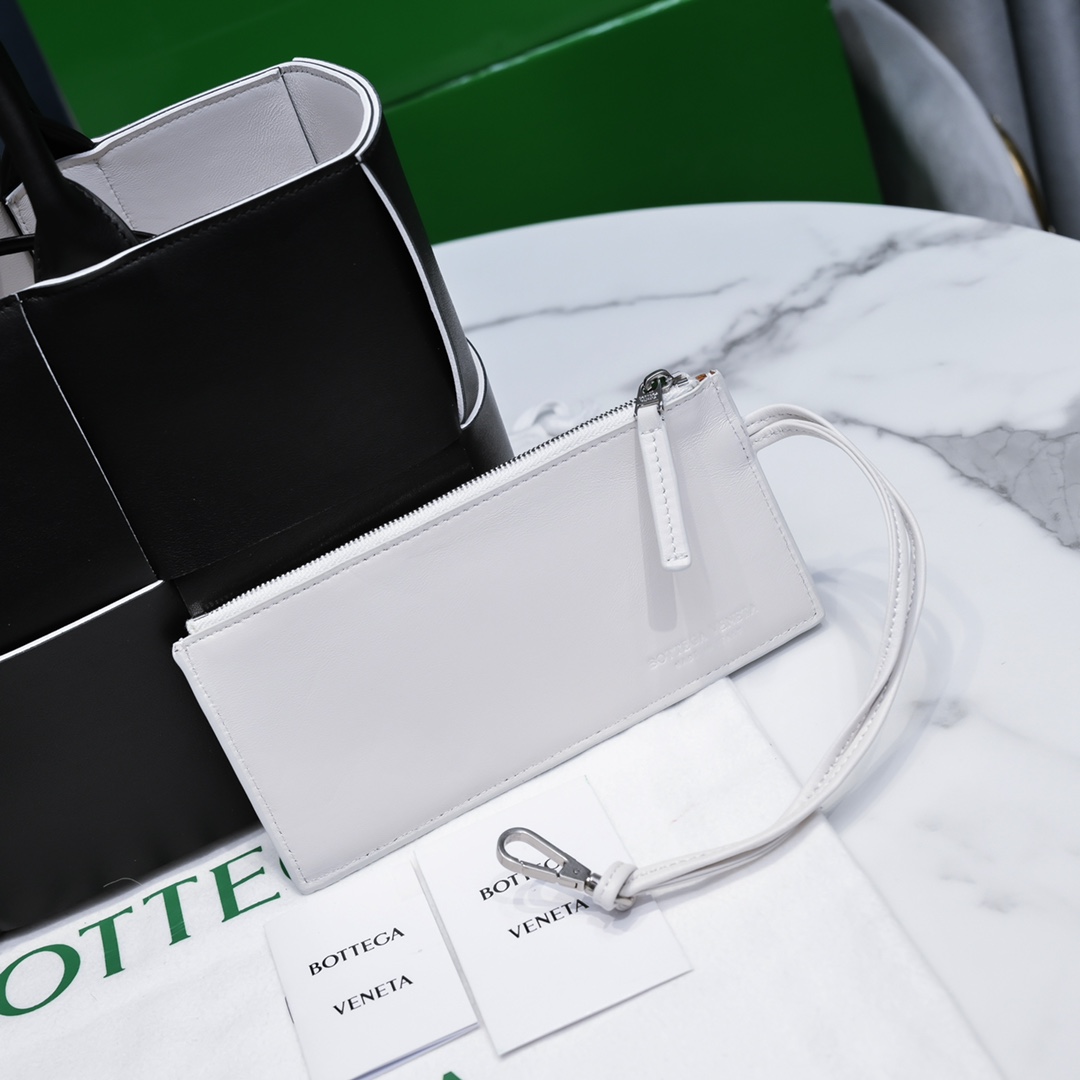 Bottega Veneta Arco Bag in Black Lambskin - Image 6