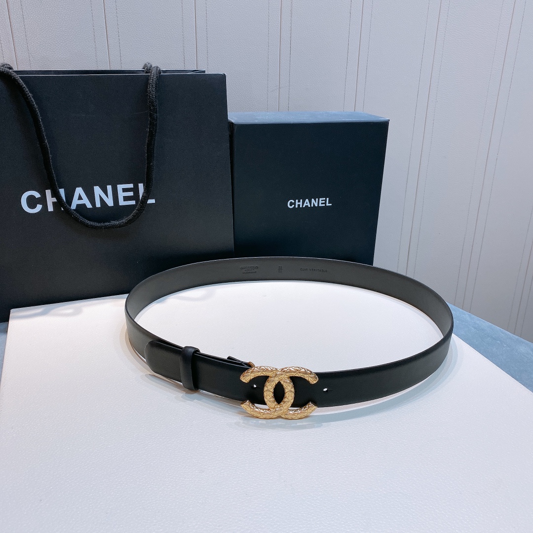 db9bf2_9100513f44bb43fdbbc22a8e9856b937mv2.jpg Chanel Leather Belt - Image 1