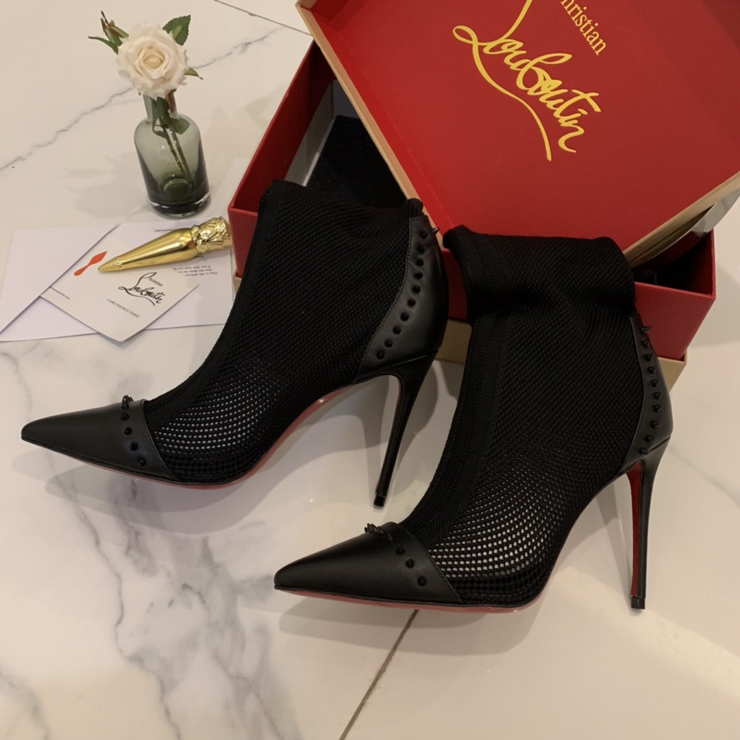 db9bf2_93f17d004b5b461ea2a829aeff674aeamv2.jpg Louboutin - Image 1