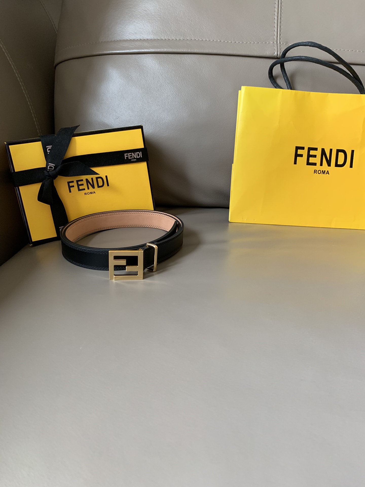 db9bf2_943b5068a2f94568ad10d99d59eb3db1mv2.jpg Fendi Leather Belt - Image 1