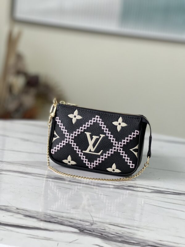 Louis Vuitton Mini Pochette Accessoires Clutch