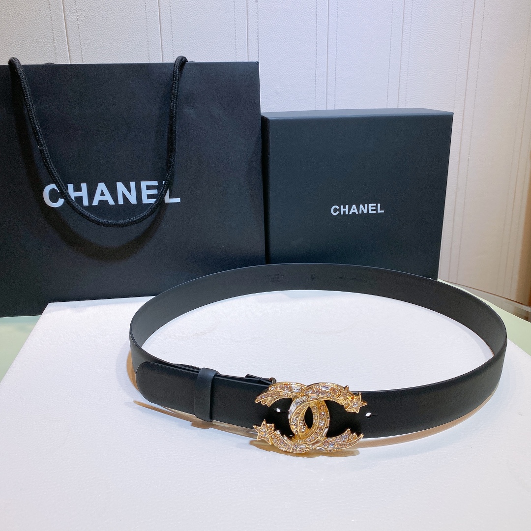 db9bf2_96b15e9aef8d4a3598222fb2182655b2mv2.jpg Chanel CC Buckle Leather Belt - Image 1