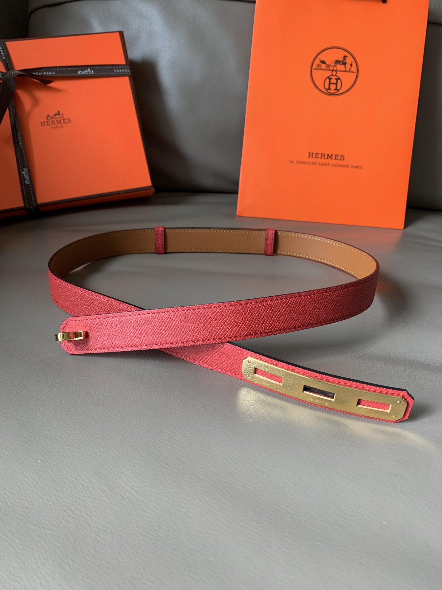 db9bf2_97ef9b5340fd43cca6fe9ac857a4d159mv2.jpg Hermès O'Kelly 24 Belt in Pink Leather - Image 1