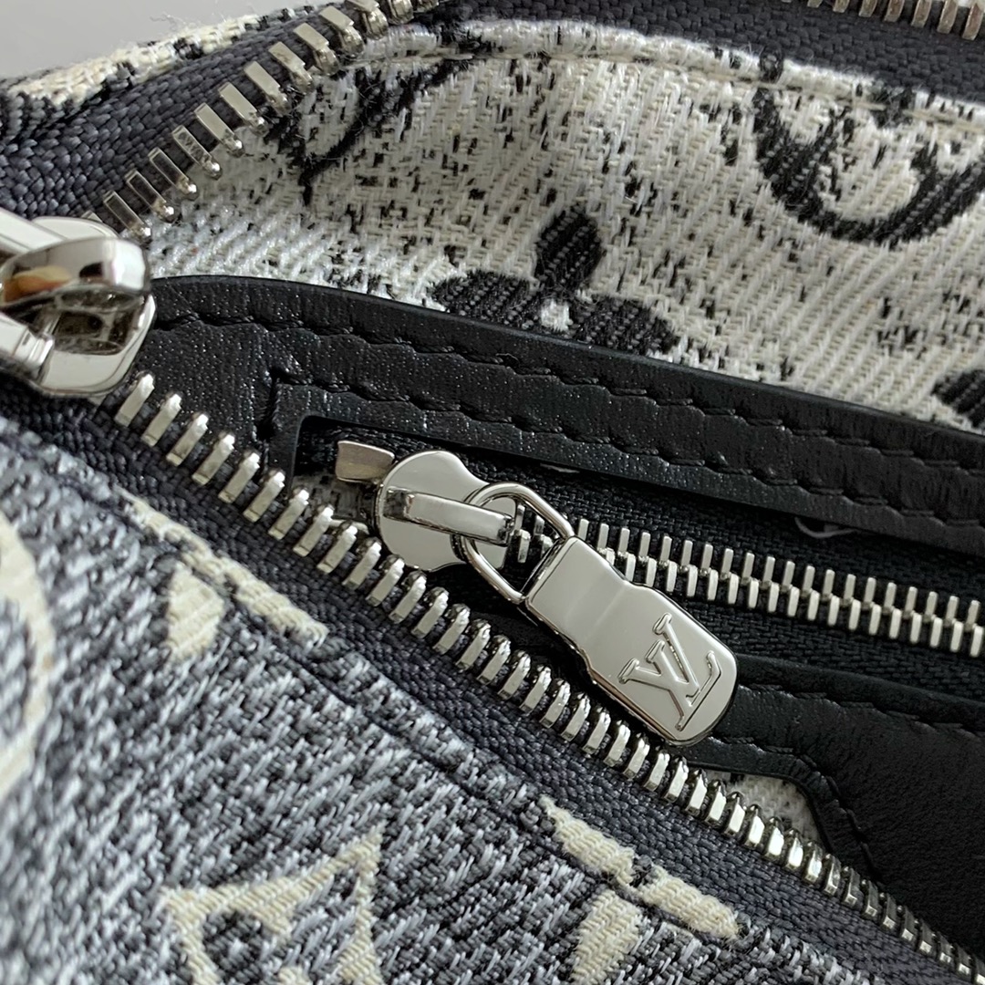 Louis Vuitton Speedy Bandoulière 25 Bag in Monogram Jacquard Denim - Image 7