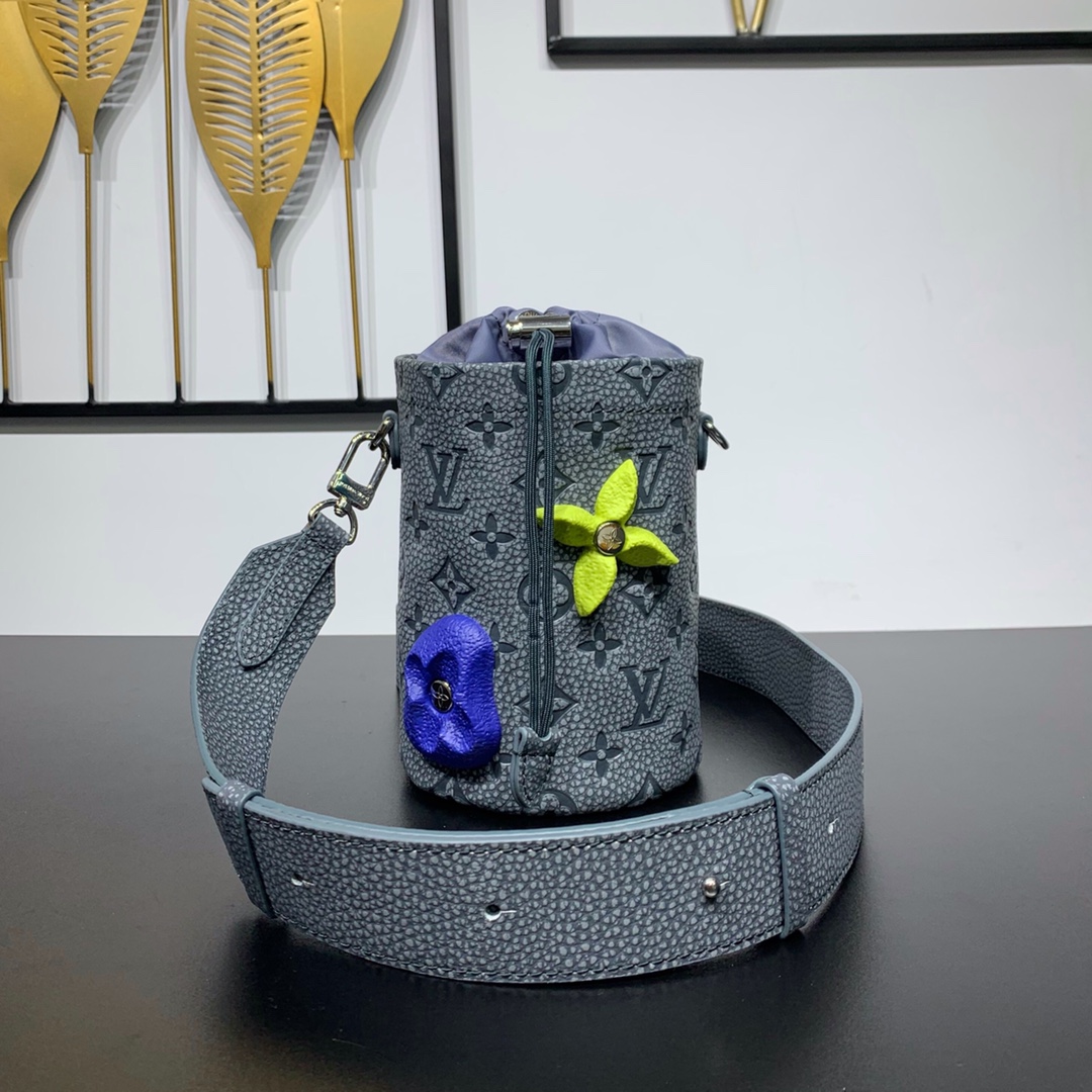 db9bf2_997b58b418fe4d10bbda582c8b4b1944mv2.jpg Louis Vuitton Bag - Image 1