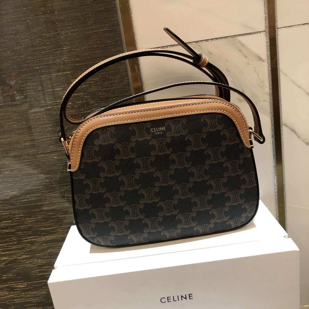 db9bf2_998758eec09f4e4bb9760641121158fdmv2.jpg Celine Small Presbyopia Shell Bag - Image 1