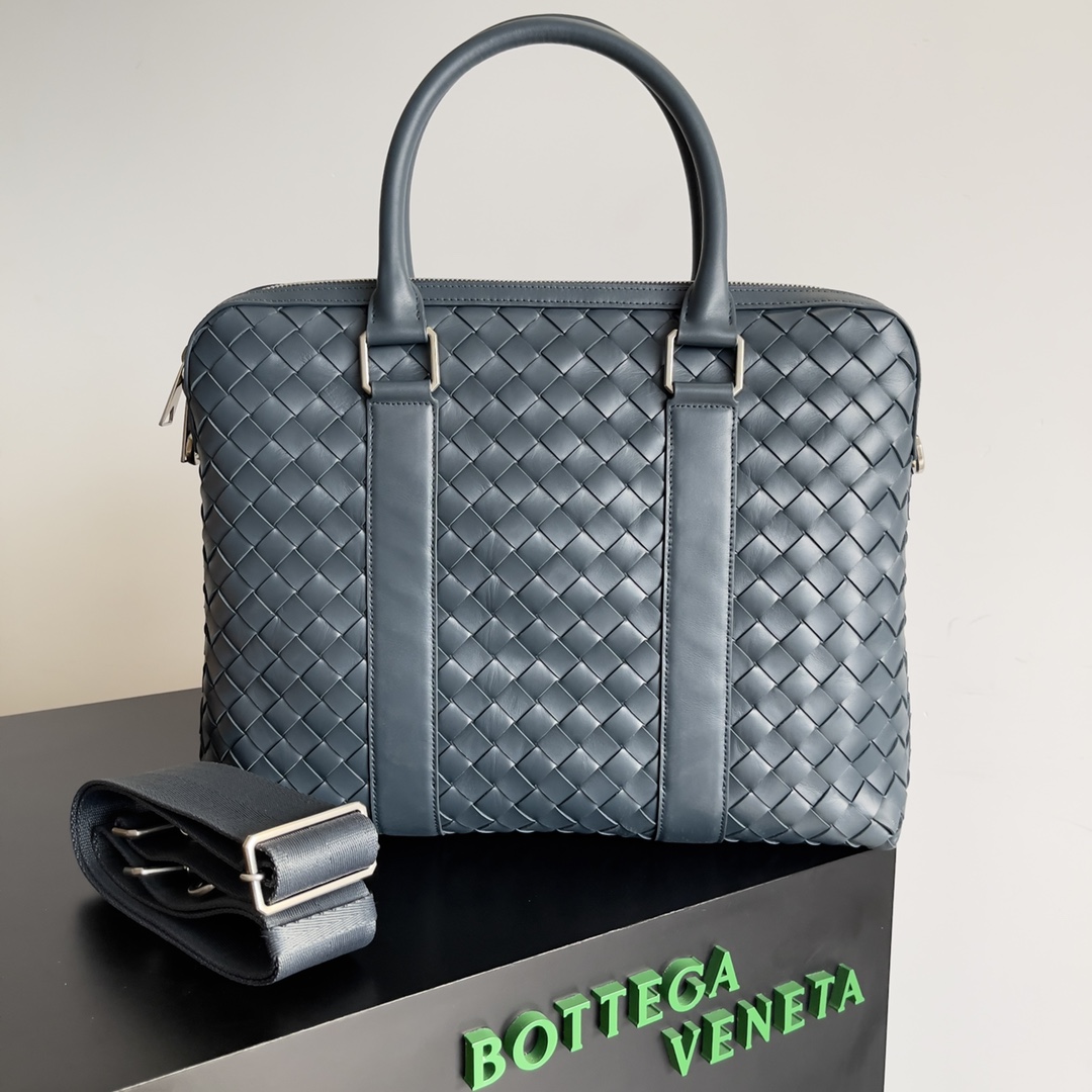 db9bf2_99bc8b53d1764e0aaaa2e76447d3cab9mv2.jpg Bottega Veneta Shoes - Image 1