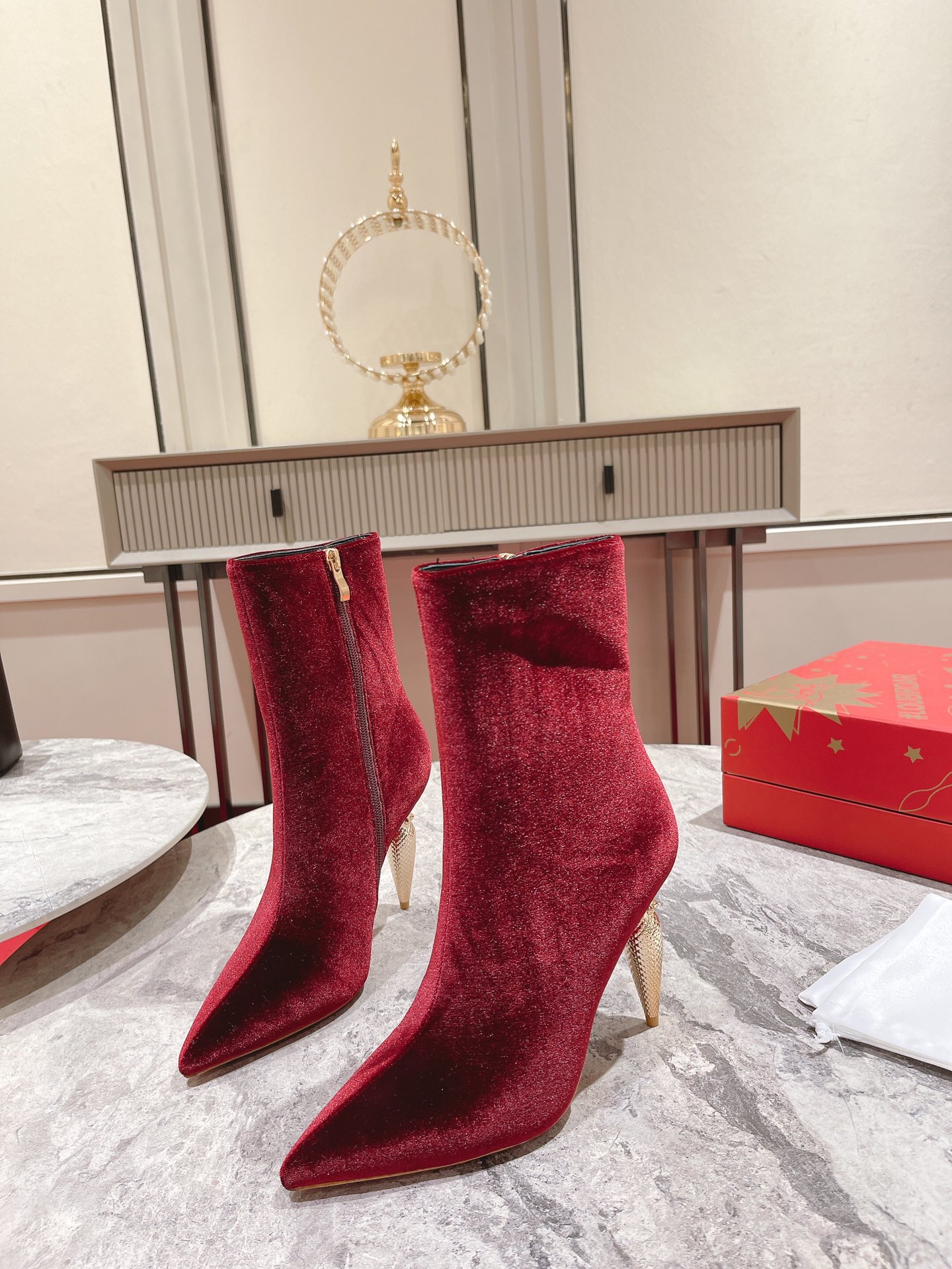 db9bf2_99fd4a5da4bb4426bec98e6278e796e4mv2.jpg Louboutin - Image 1