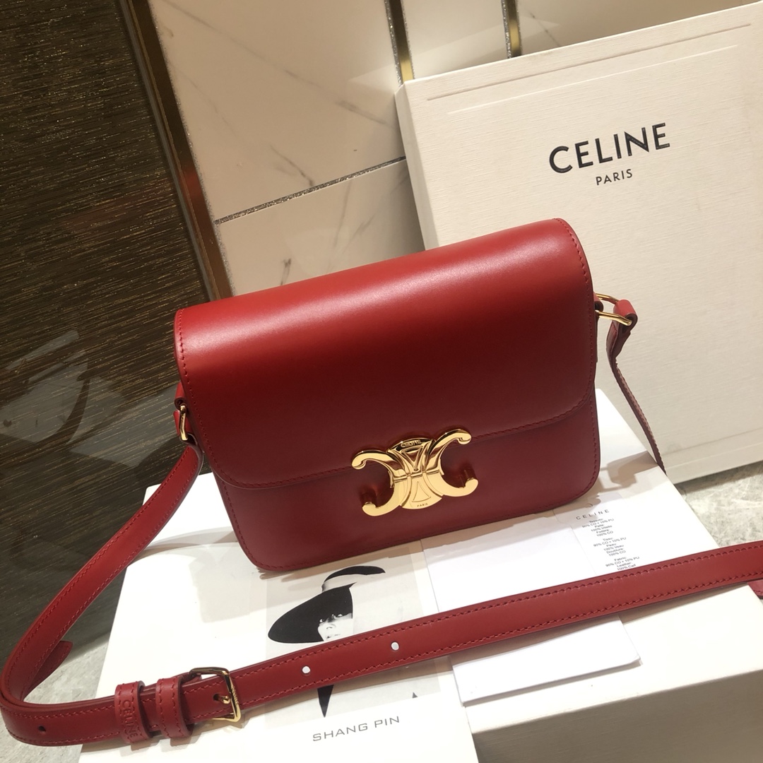 db9bf2_9c1d3c93f4e848a197625f9ea9c0e3e4mv2.jpg Celine Arc de Triomphe Double C Buckle Leather 18 Bag - Image 1